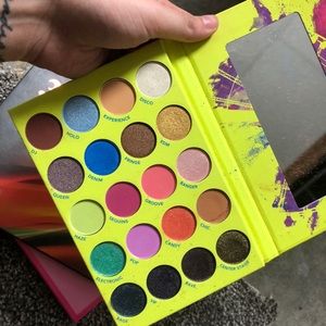 eyeshadow pallet